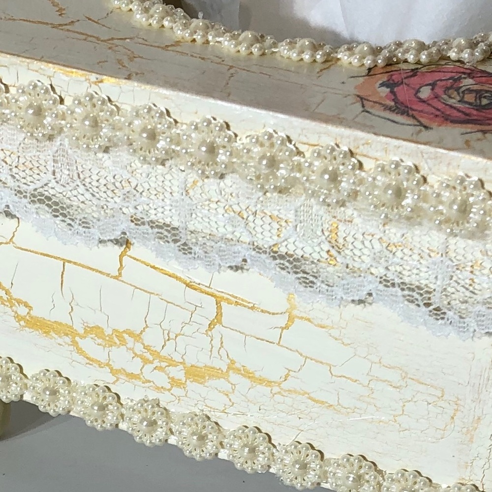 Vintage Style Ivory Tissue Box with Flowers - Picture 6 of 10